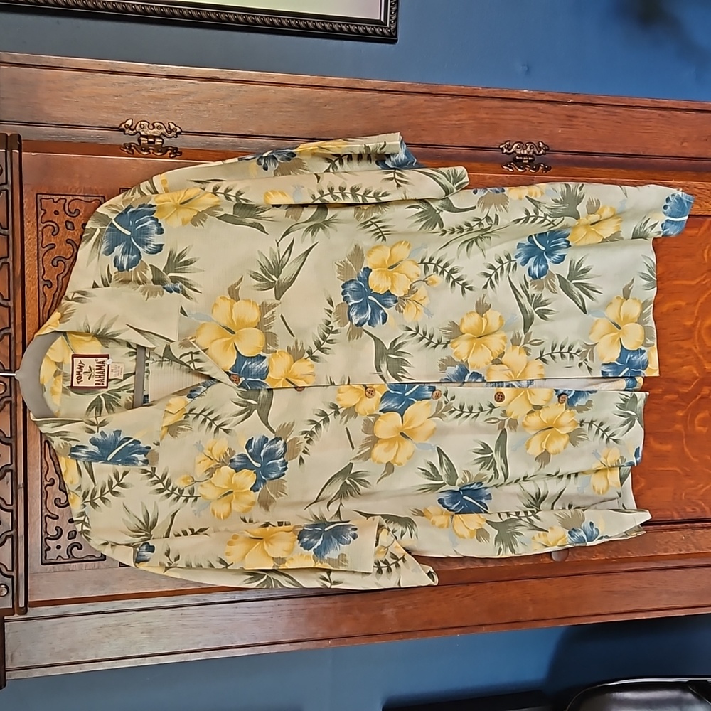 Vintage Tommy Bahama mens Hawaiian Shirt Hibiscus print size Medium